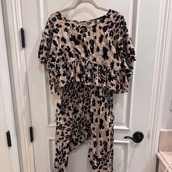 Zulu & Zephyr Leopard Top & Pant Set - Small - Picture 3 of 10